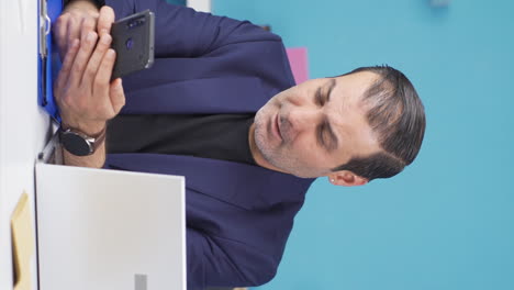 Vertical-video-of-Businessman-texting-on-the-phone.